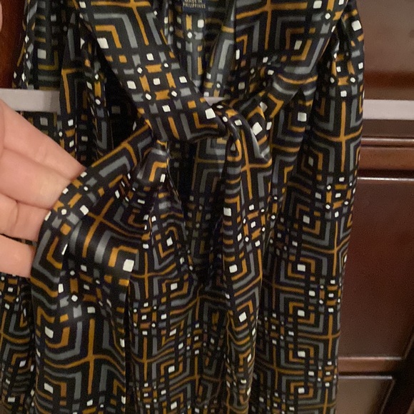 Banana Republic silky, sleeveless top with tie, size small, black/brown - Picture 3 of 8